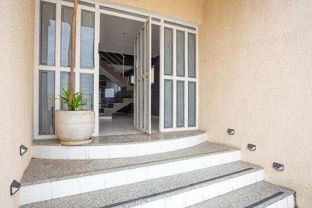 Casa para alugar com 250m², 3 quartos e 3 vagas Casa para alugar com 250m², 3 quartos e 3 vagasEntrada