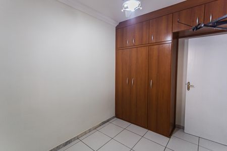 Apartamento à venda com 70m², 4 quartos e 1 vagaQuarto 2