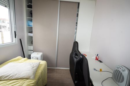 Quarto 2 de apartamento para alugar com 2 quartos, 45m² em Humaitá, Porto Alegre