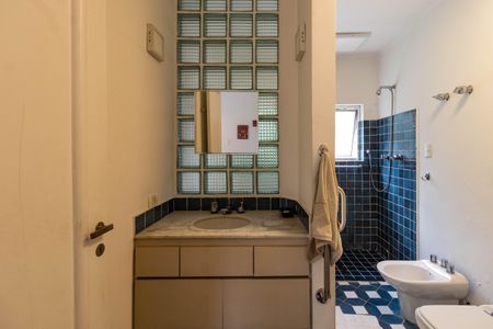 Casa para alugar com 598m², 4 quartos e 3 vagasBanheiro