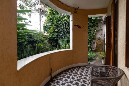 Casa para alugar com 598m², 4 quartos e 3 vagasEntrada