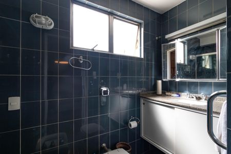 Casa para alugar com 598m², 4 quartos e 3 vagasBanheiro da Suíte