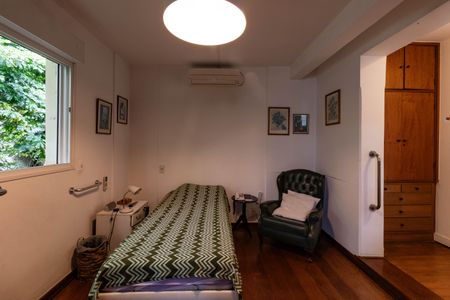 Casa para alugar com 598m², 4 quartos e 3 vagasSuíte