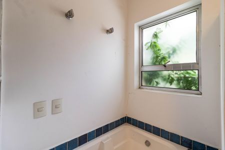 Casa para alugar com 598m², 4 quartos e 3 vagasBanheiro