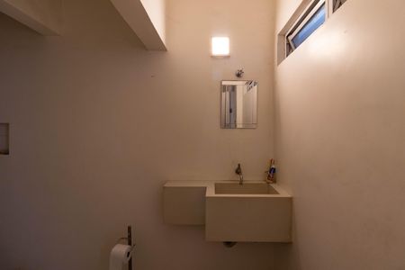 Casa para alugar com 598m², 4 quartos e 3 vagasBanheiro de serviço