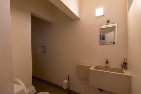 Casa para alugar com 598m², 4 quartos e 3 vagasBanheiro de serviço