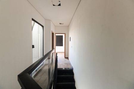 Casa à venda com 160m², 3 quartos e 3 vagasCorredor de Acesso aos Quartos 