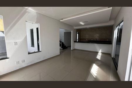 Casa à venda com 250m², 3 quartos e 2 vagasSala