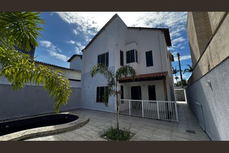 Casa à venda com 250m², 3 quartos e 2 vagasÁrea externa