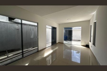 Sala de casa para alugar com 3 quartos, 250m² em Recreio dos Bandeirantes, Rio de Janeiro