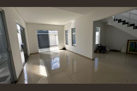 Sala de casa para alugar com 3 quartos, 250m² em Recreio dos Bandeirantes, Rio de Janeiro