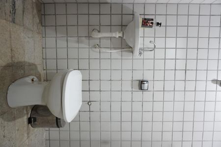 Casa para alugar com 400m², 5 quartos e 4 vagasÁrea de Serviço - Banheiro da Suíte