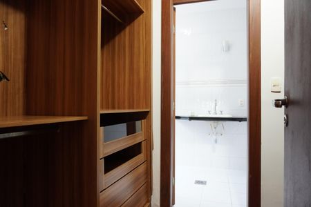 Casa para alugar com 400m², 5 quartos e 4 vagasSuíte 3 - Closet