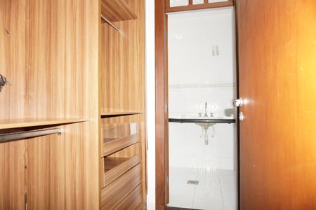 Casa para alugar com 400m², 5 quartos e 4 vagasSuíte 3 - Closet
