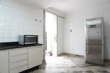 Casa para alugar com 400m², 5 quartos e 4 vagasCozinha