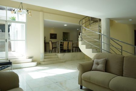 Sala 1 de casa para alugar com 5 quartos, 400m² em Mangabeiras, Belo Horizonte