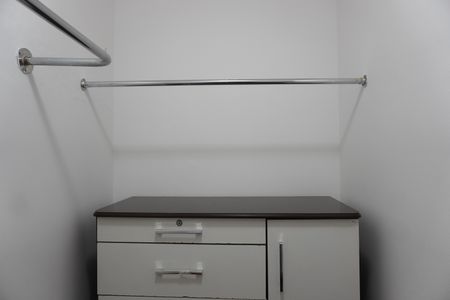 Casa para alugar com 400m², 5 quartos e 4 vagasSuíte 1 - Closet