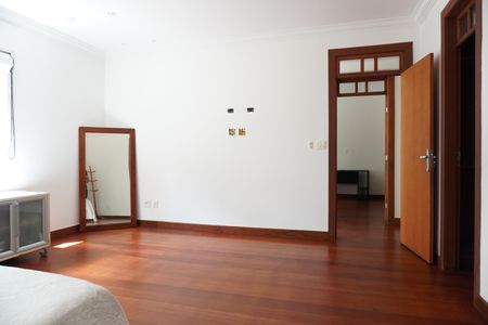 Casa para alugar com 400m², 5 quartos e 4 vagasSuíte 4