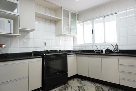 Casa para alugar com 400m², 5 quartos e 4 vagasCozinha