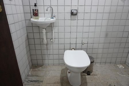 Casa para alugar com 400m², 5 quartos e 4 vagasÁrea de Serviço - Banheiro da Suíte