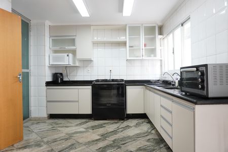 Casa para alugar com 400m², 5 quartos e 4 vagasCozinha