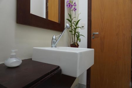 Casa para alugar com 400m², 5 quartos e 4 vagasLavabo da sala 1