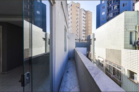 Apartamento à venda com 186m², 4 quartos e 2 vagas Apartamento à venda com 186m², 4 quartos e 2 vagasVaranda 2° Pavimento