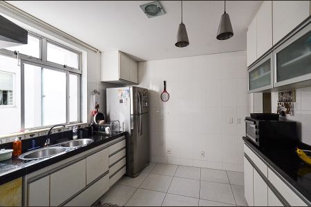 Apartamento à venda com 186m², 4 quartos e 2 vagas Apartamento à venda com 186m², 4 quartos e 2 vagasCozinha