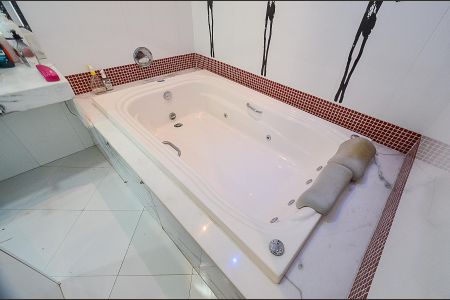 Apartamento à venda com 186m², 4 quartos e 2 vagas Apartamento à venda com 186m², 4 quartos e 2 vagasBanheiro Suíte Master 2° Pavimento