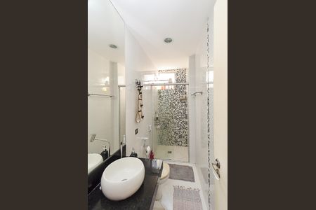 Apartamento à venda com 186m², 4 quartos e 2 vagas Apartamento à venda com 186m², 4 quartos e 2 vagasBanheiro Social