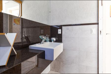 Apartamento à venda com 186m², 4 quartos e 2 vagas Apartamento à venda com 186m², 4 quartos e 2 vagasLavabo 3° Pavimento