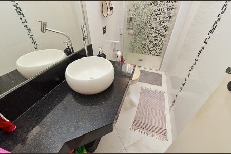 Apartamento à venda com 186m², 4 quartos e 2 vagas Apartamento à venda com 186m², 4 quartos e 2 vagasBanheiro Social