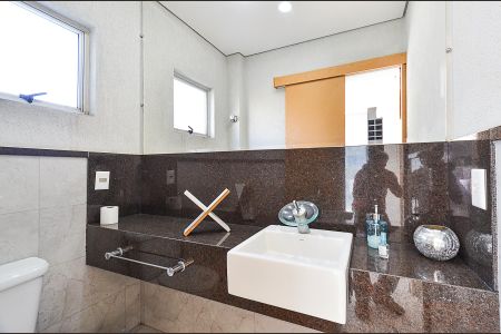 Apartamento à venda com 186m², 4 quartos e 2 vagas Apartamento à venda com 186m², 4 quartos e 2 vagasLavabo 3° Pavimento