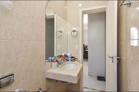 Apartamento à venda com 186m², 4 quartos e 2 vagas Apartamento à venda com 186m², 4 quartos e 2 vagasBanheiro Suíte 2° Pavimento