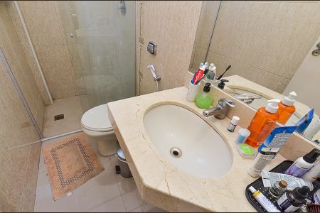 Apartamento à venda com 186m², 4 quartos e 2 vagas Apartamento à venda com 186m², 4 quartos e 2 vagasBanheiro Suíte 2° Pavimento