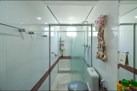 Apartamento à venda com 186m², 4 quartos e 2 vagas Apartamento à venda com 186m², 4 quartos e 2 vagasBanheiro Suíte Master 2° Pavimento