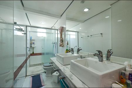 Apartamento à venda com 186m², 4 quartos e 2 vagas Apartamento à venda com 186m², 4 quartos e 2 vagasBanheiro Suíte Master 2° Pavimento