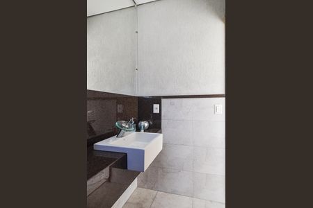 Apartamento à venda com 186m², 4 quartos e 2 vagas Apartamento à venda com 186m², 4 quartos e 2 vagasLavabo 3° Pavimento