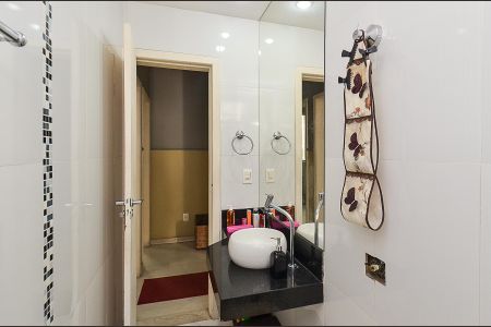 Apartamento à venda com 186m², 4 quartos e 2 vagas Apartamento à venda com 186m², 4 quartos e 2 vagasBanheiro Social