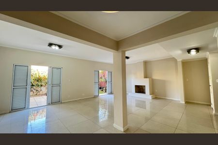 Casa à venda com 249m², 3 quartos e 3 vagas