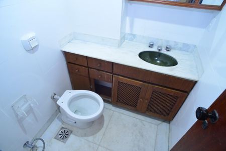 Apartamento à venda com 156m², 3 quartos e 2 vagas Apartamento à venda com 156m², 3 quartos e 2 vagasBanheiro Suíte