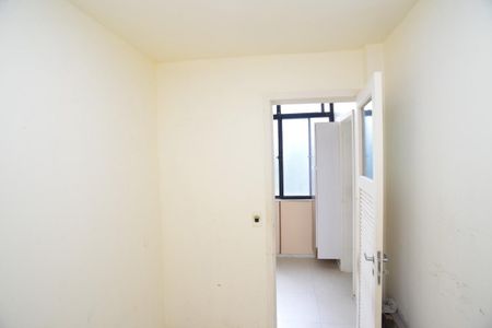 Apartamento à venda com 156m², 3 quartos e 2 vagas Apartamento à venda com 156m², 3 quartos e 2 vagasQuarto de Serviço