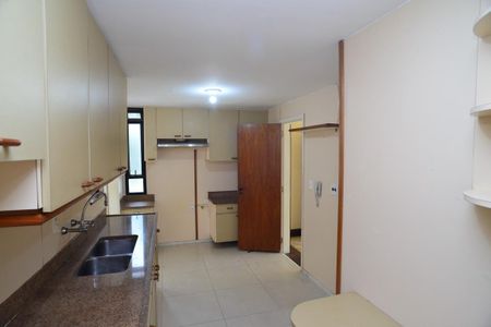 Apartamento à venda com 156m², 3 quartos e 2 vagas Apartamento à venda com 156m², 3 quartos e 2 vagasCozinha
