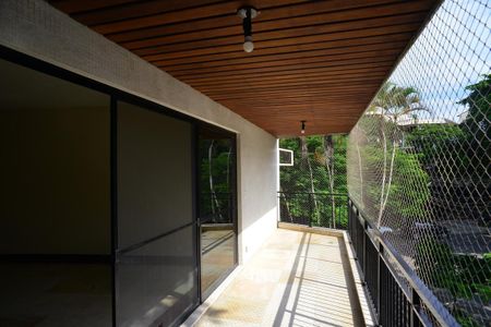 Apartamento à venda com 156m², 3 quartos e 2 vagas Apartamento à venda com 156m², 3 quartos e 2 vagasVaranda Sala