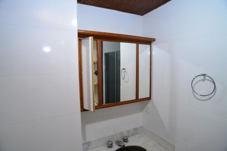 Apartamento à venda com 156m², 3 quartos e 2 vagas Apartamento à venda com 156m², 3 quartos e 2 vagasBanheiro Suíte