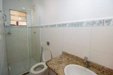 Banheiro de casa de condomínio à venda com 1 quarto, 34m² em Irajá, Rio de Janeiro