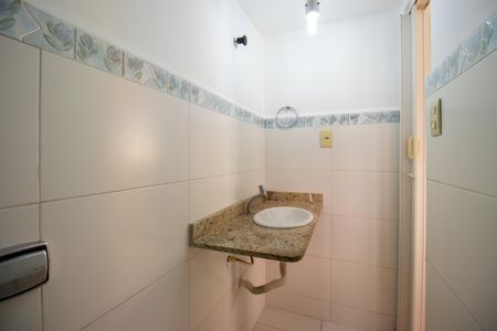 Banheiro de casa de condomínio à venda com 1 quarto, 34m² em Irajá, Rio de Janeiro