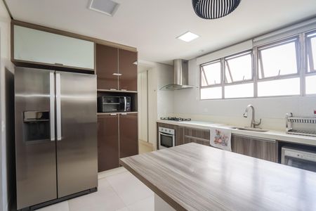 Apartamento para alugar com 220m², 3 quartos e 2 vagas Apartamento para alugar com 220m², 3 quartos e 2 vagasCozinha