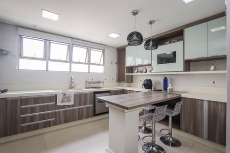 Apartamento para alugar com 220m², 3 quartos e 2 vagas Apartamento para alugar com 220m², 3 quartos e 2 vagasCozinha