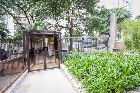 Apartamento para alugar com 220m², 3 quartos e 2 vagas Apartamento para alugar com 220m², 3 quartos e 2 vagasEntrada
